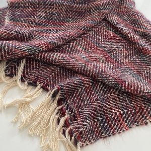 Stunning throw blanket used once